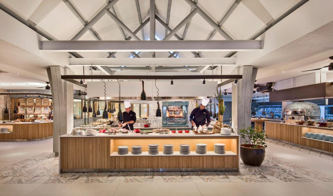 Constance Belle Mare Plage Exteriör bild The buffet at the airport