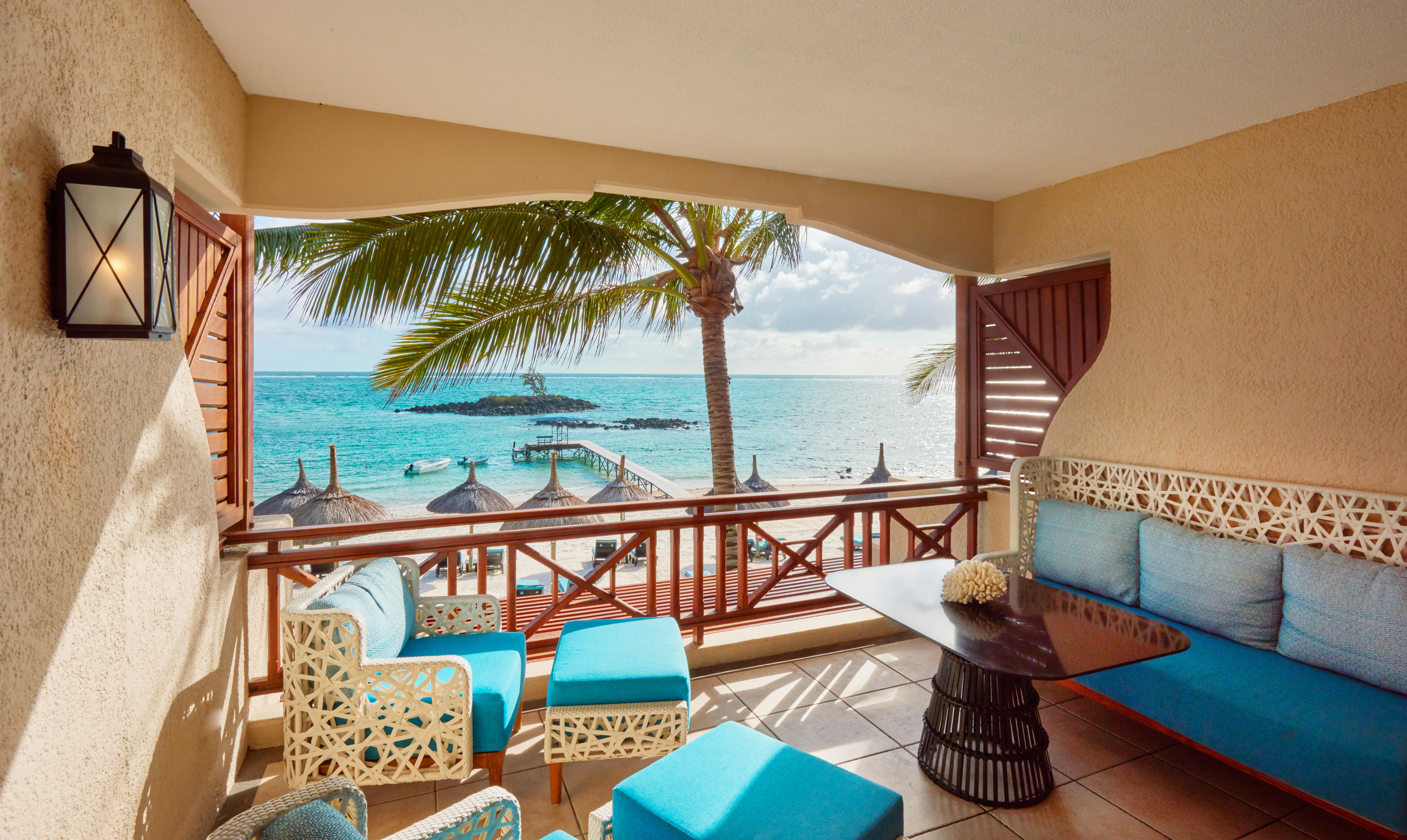 Constance Belle Mare Plage Exteriör bild A view of the beach from a suite at the resort