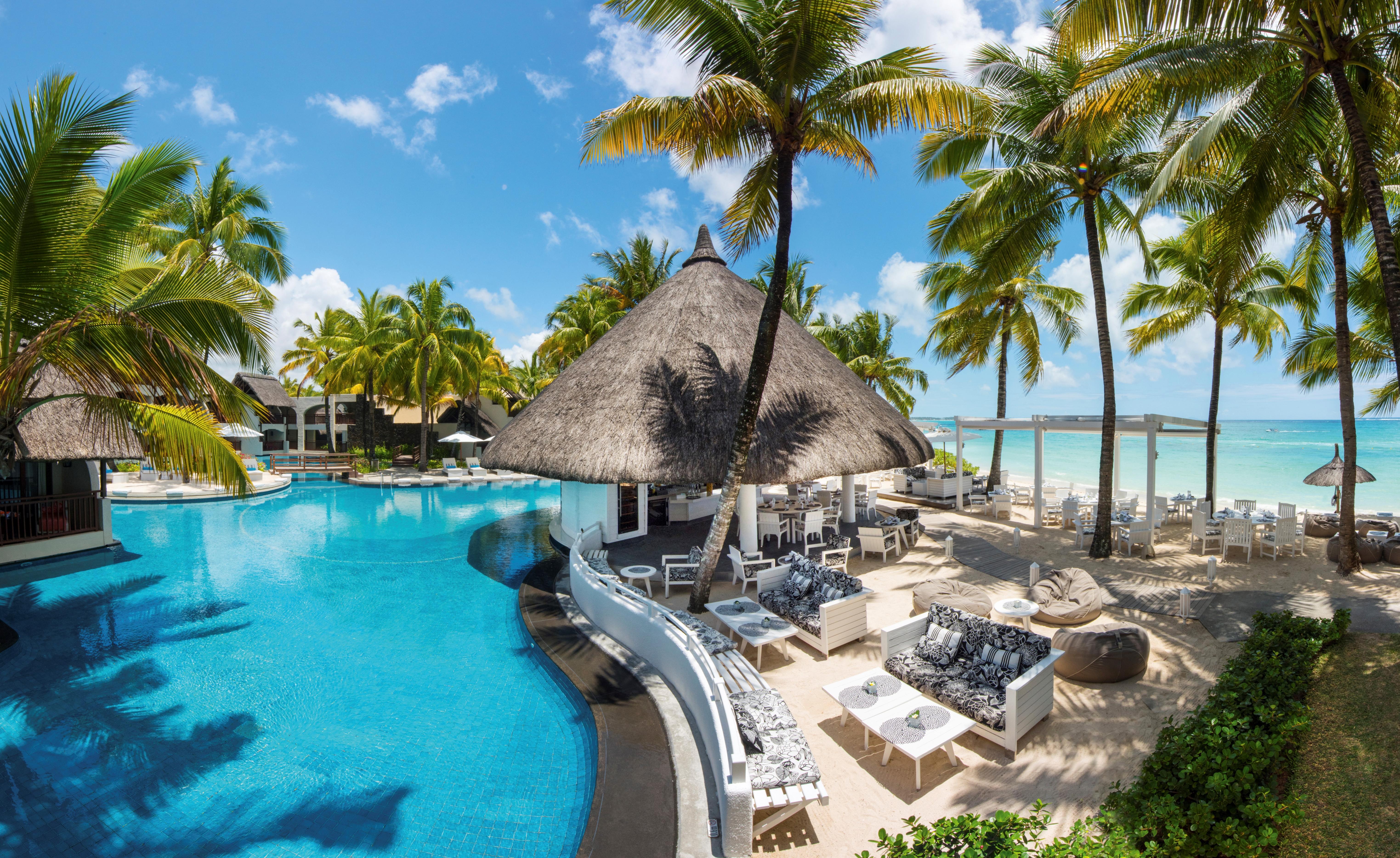 Constance Belle Mare Plage Exteriör bild The swimming pool at the resort