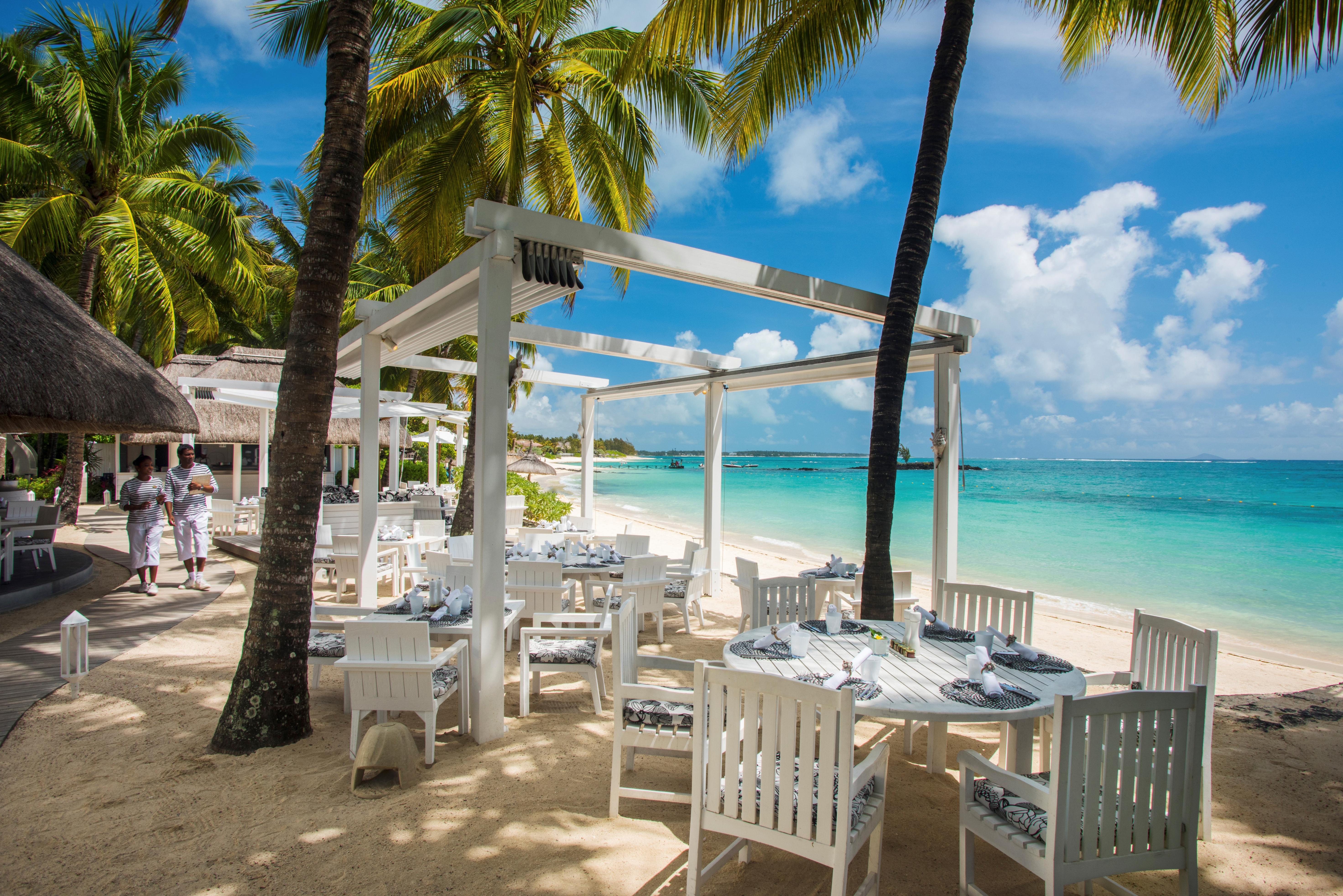 Constance Belle Mare Plage Exteriör bild Beachfront dining at Sandals South Coast