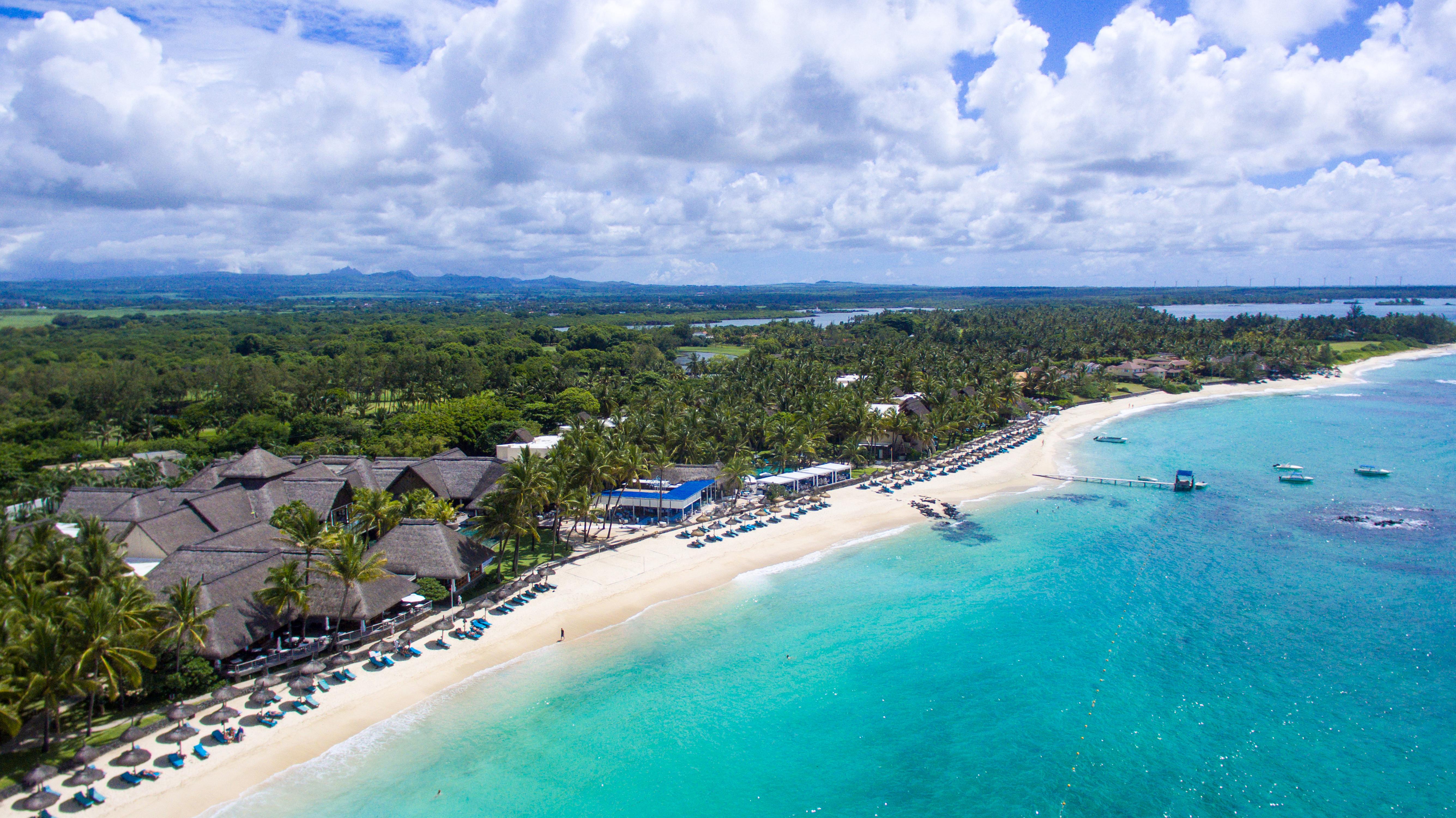 Constance Belle Mare Plage Exteriör bild Aerial view of the resort