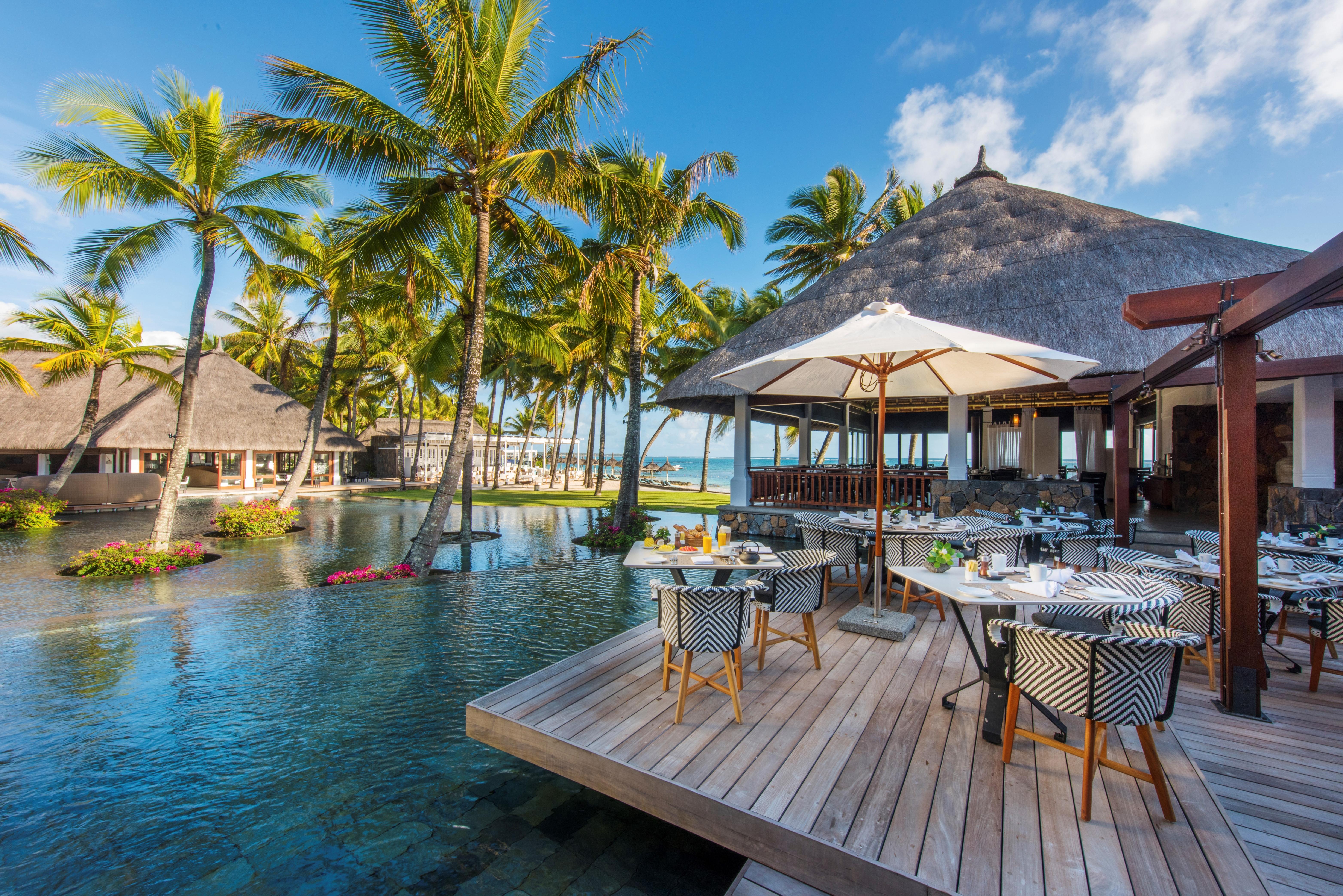 Constance Belle Mare Plage Exteriör bild The Beach Bar