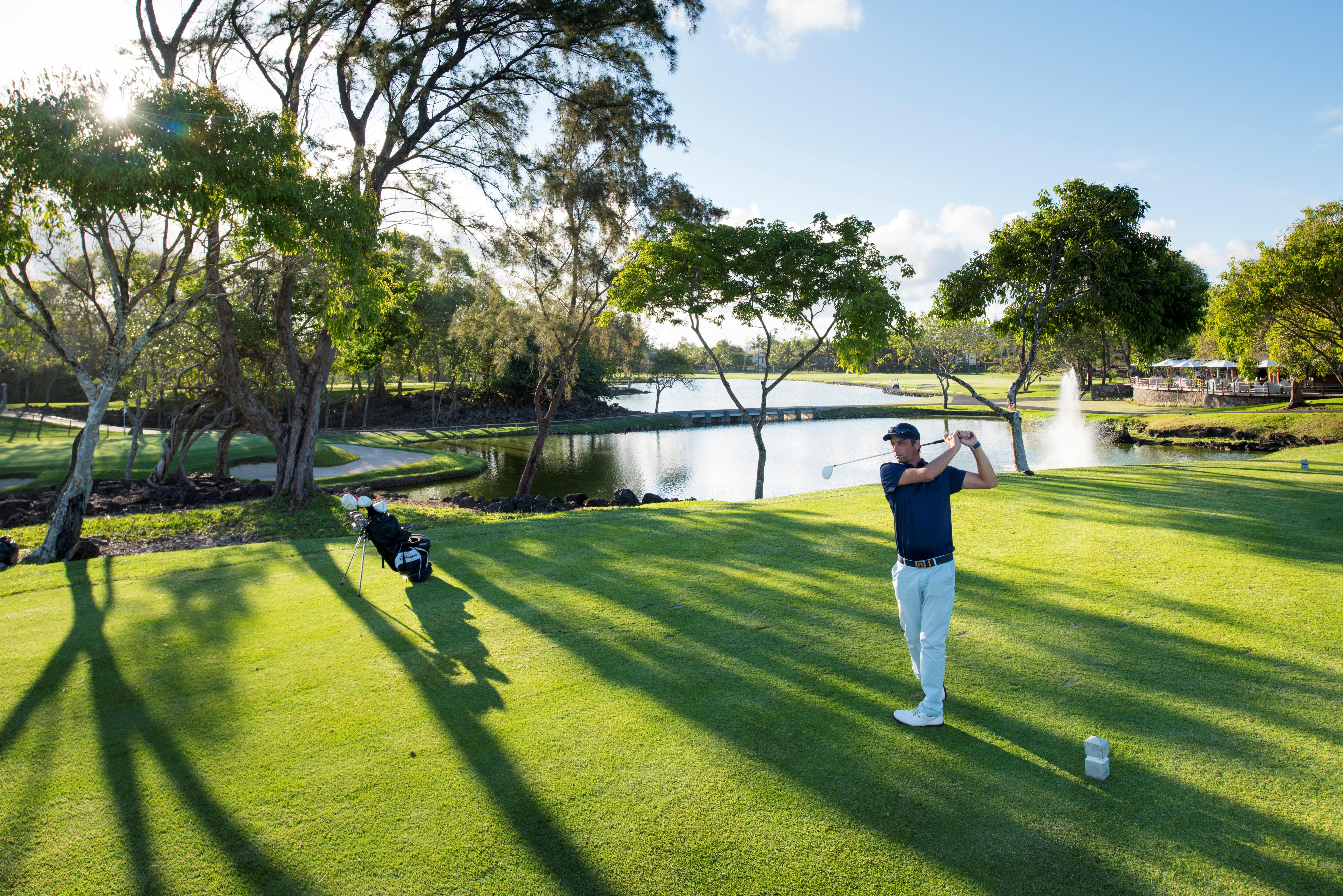 Constance Belle Mare Plage Exteriör bild Golf at the Sanctuary Cove Resort