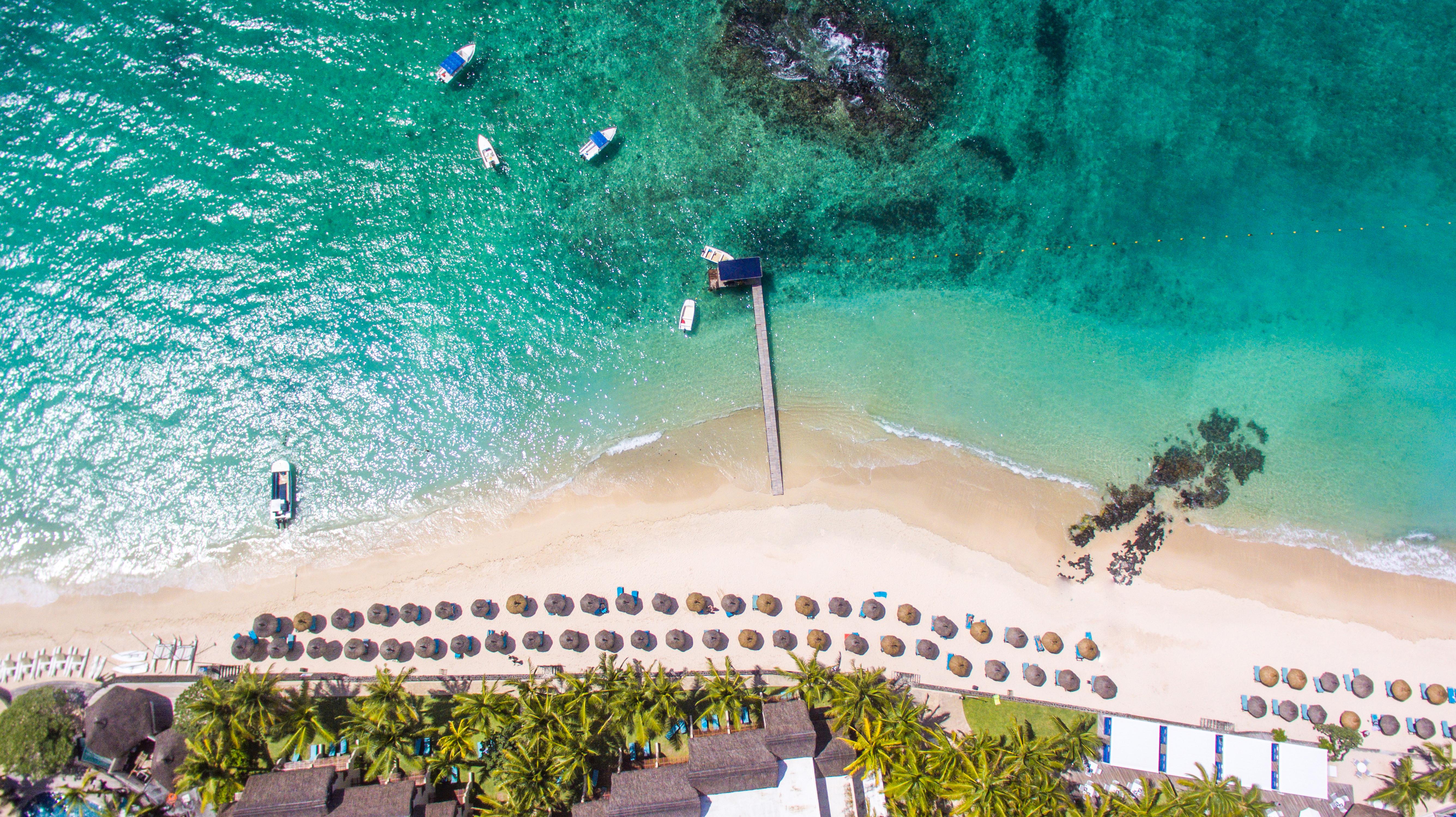 Constance Belle Mare Plage Exteriör bild Aerial view of the beach at the resort