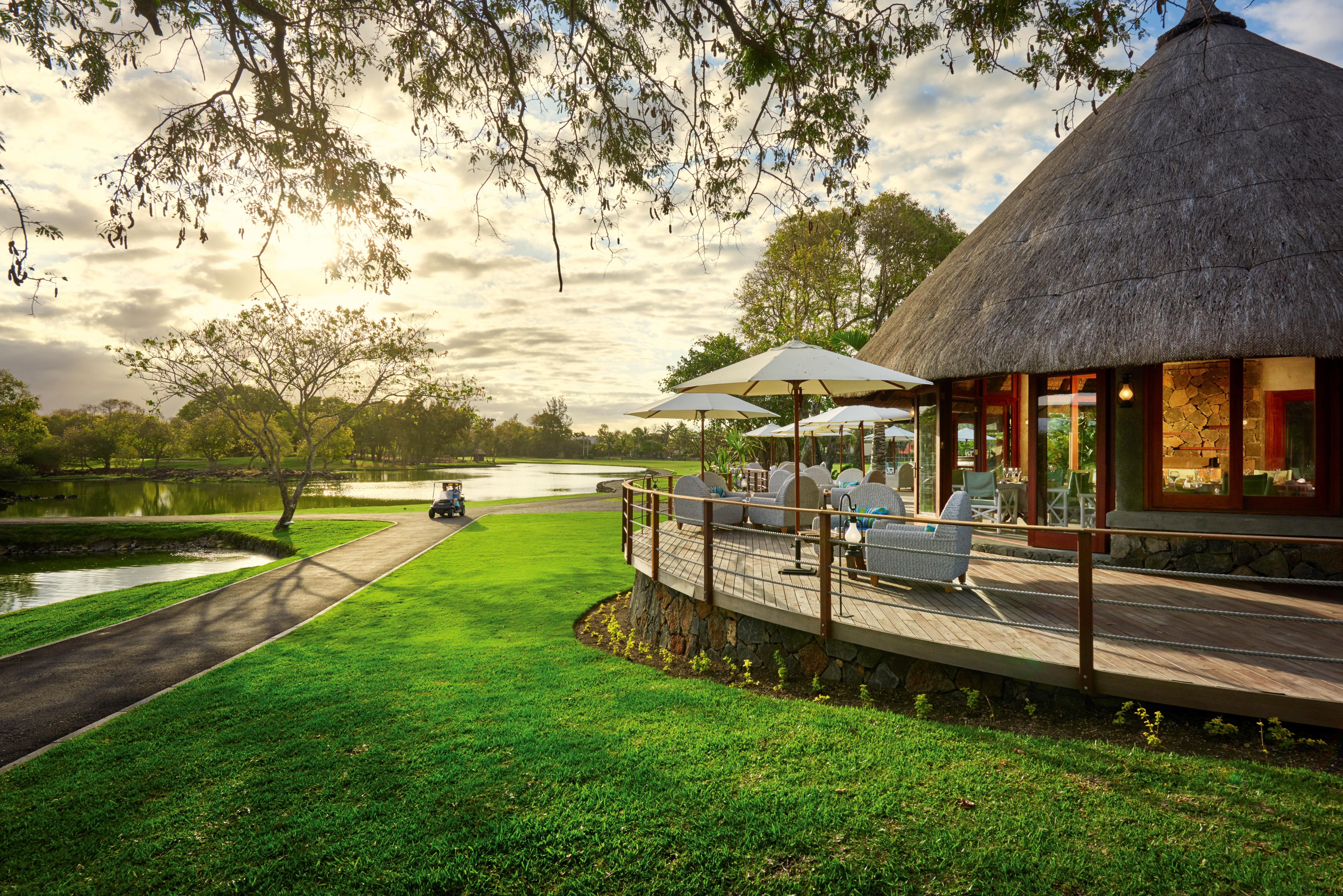 Constance Belle Mare Plage Exteriör bild The clubhouse at the Leopard Hills Golf Course