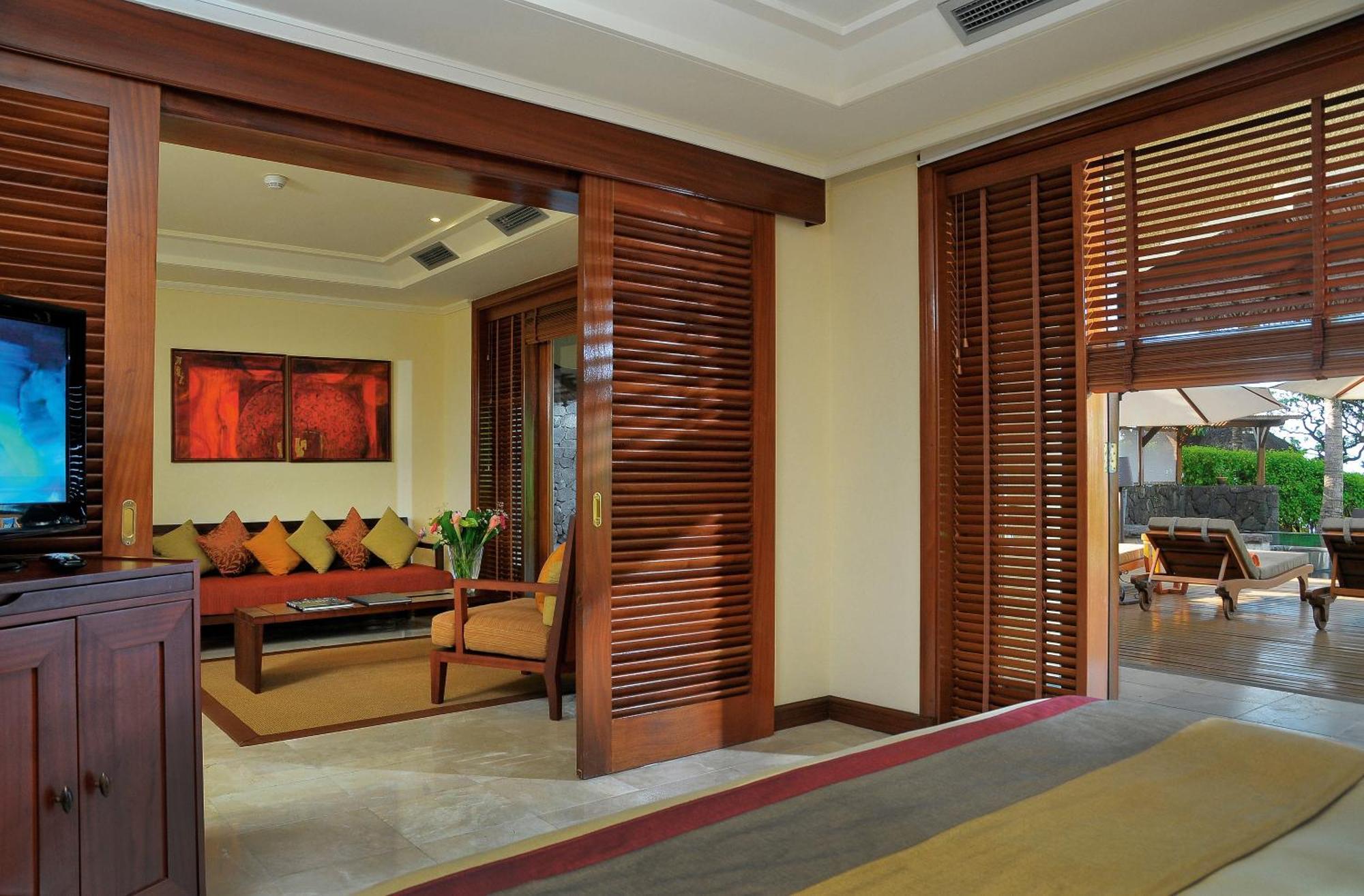 Constance Belle Mare Plage Rum bild Interior of a suite at the Taj Bengal
