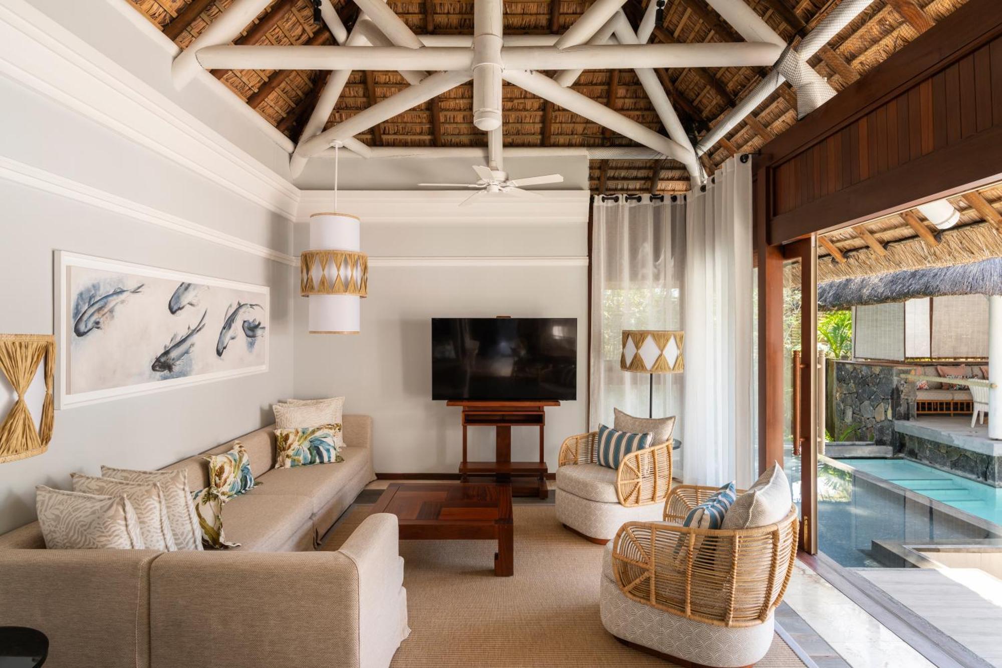 Constance Belle Mare Plage Exteriör bild Living room of a Beachfront Pool Villa
